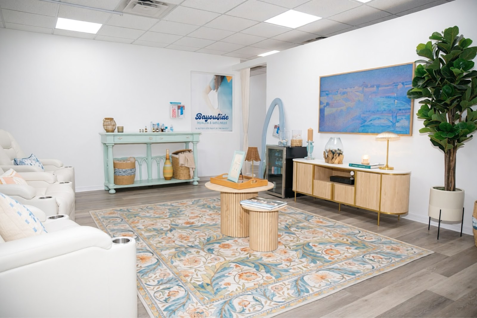 Welcoming BayouSide IV lounge with white recliners and coastal blue decor